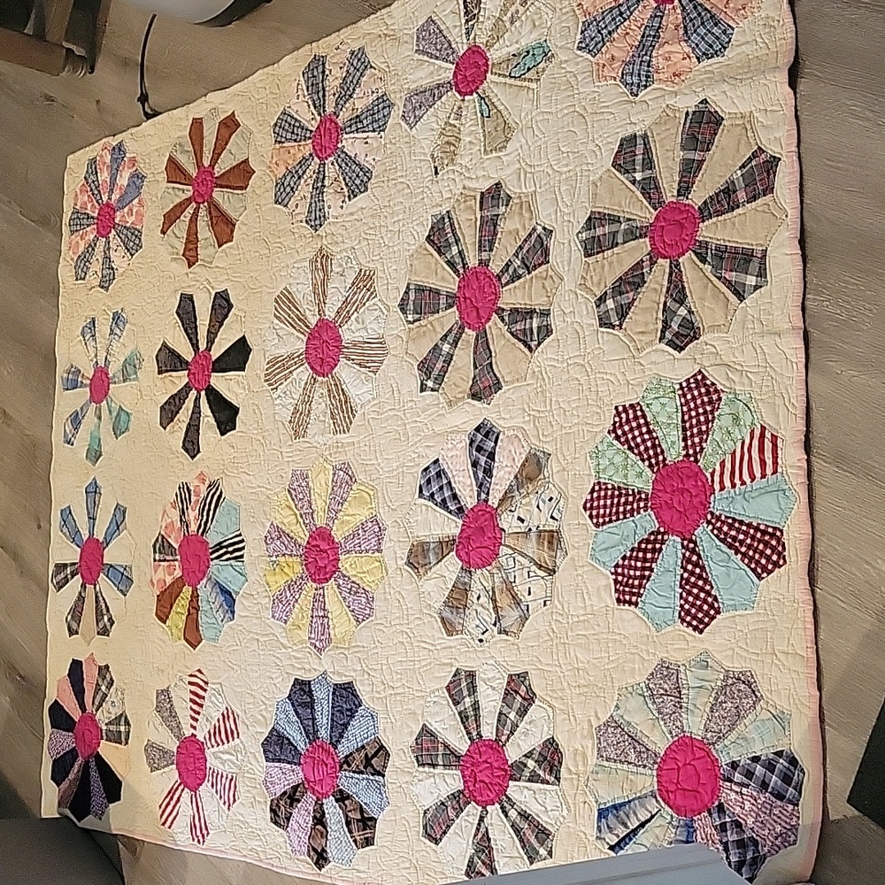 Gorgeous Vintage hand made Quilt